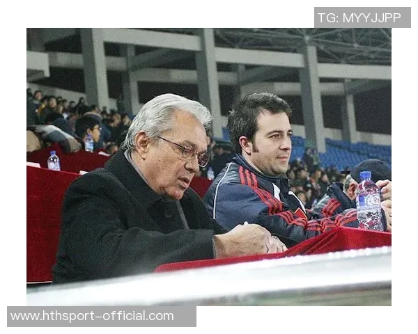 女友现场观战克莱表现失常末节未上场仅得8分失误2次令人失望 女友现场观战克莱表现失常末节未上场仅得8分失误2次令人失望